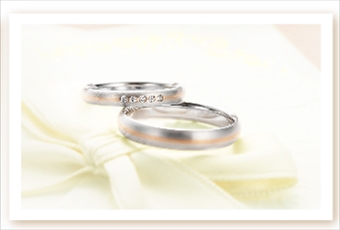 大阪で結婚指輪をお探しのおふたりへ　～運命の「赤い糸」がデザインされた指輪が人気～